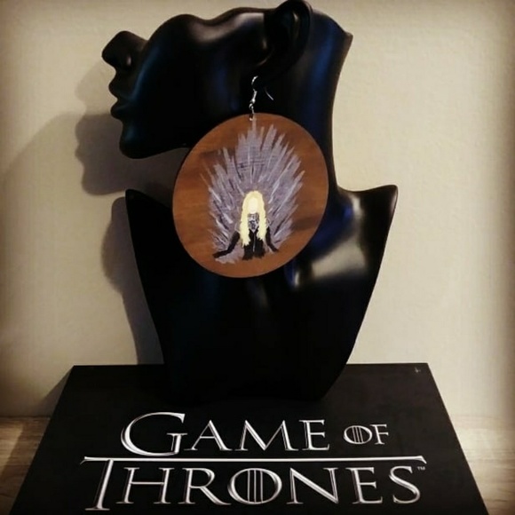 "Queen Cersei" Earrings - Picture 1 of 8